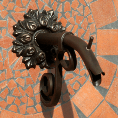 Courtyard Spout - Small w/ Bordeaux